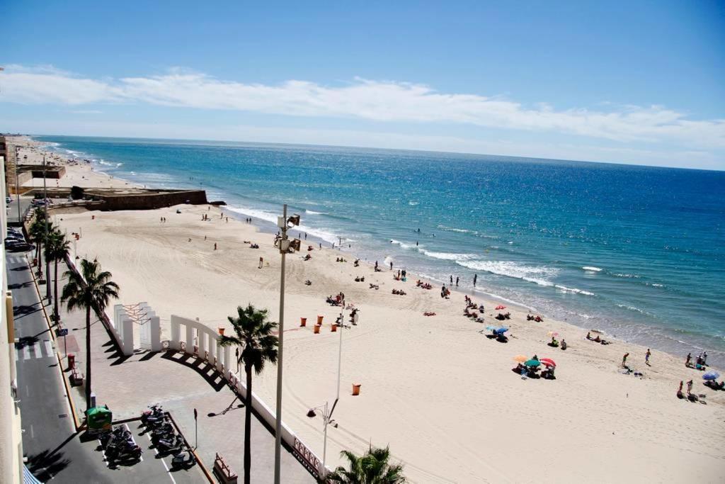 カディスPiso Amplio Frente Al Mar En Pleno Paseo Maritimo.アパートメント エクステリア 写真